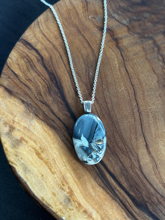 Maligano Pendant Necklace