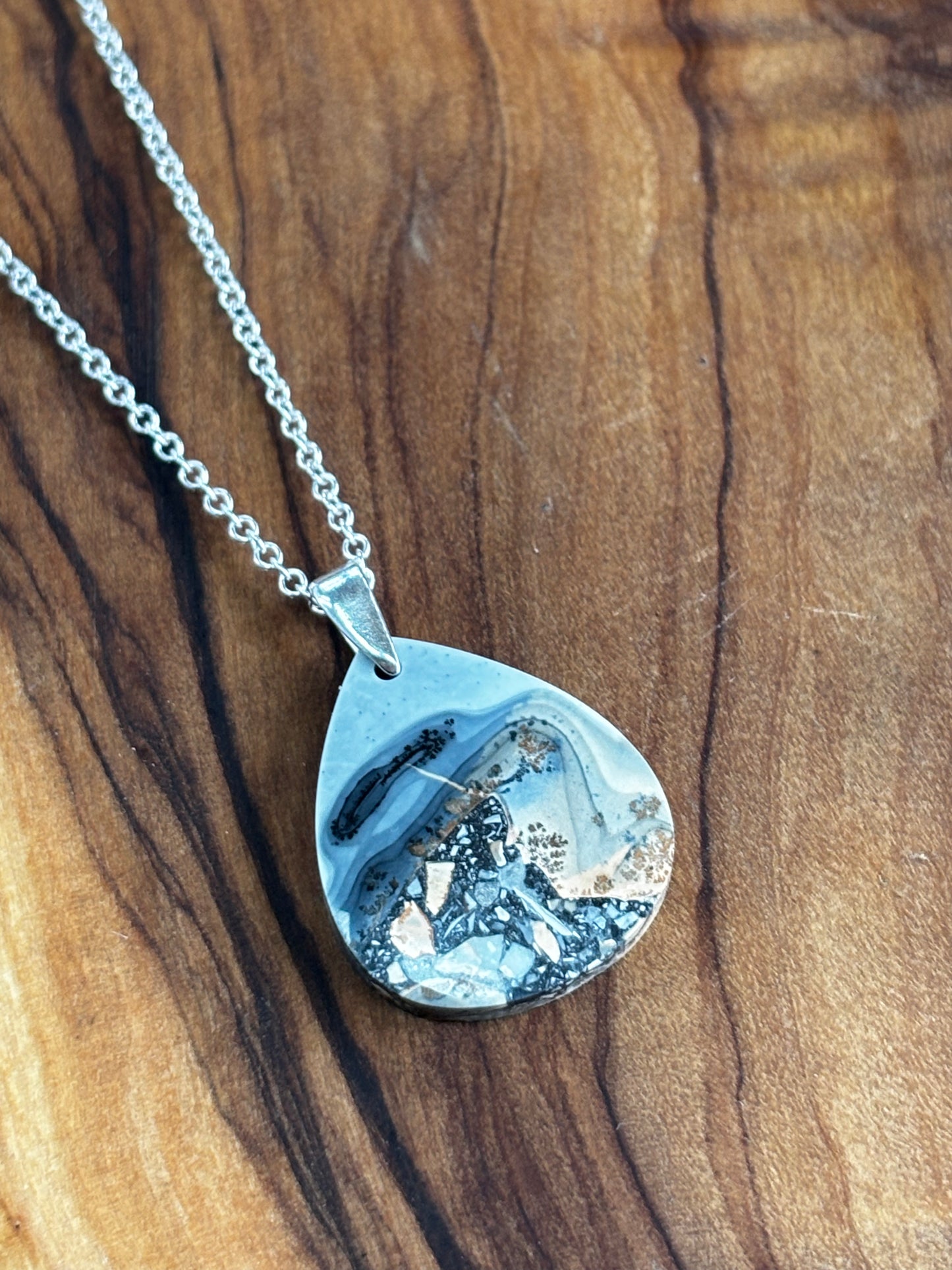Maligano Pendant Necklace