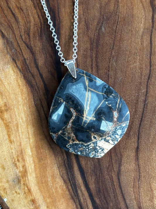 Maligano Pendant Necklace