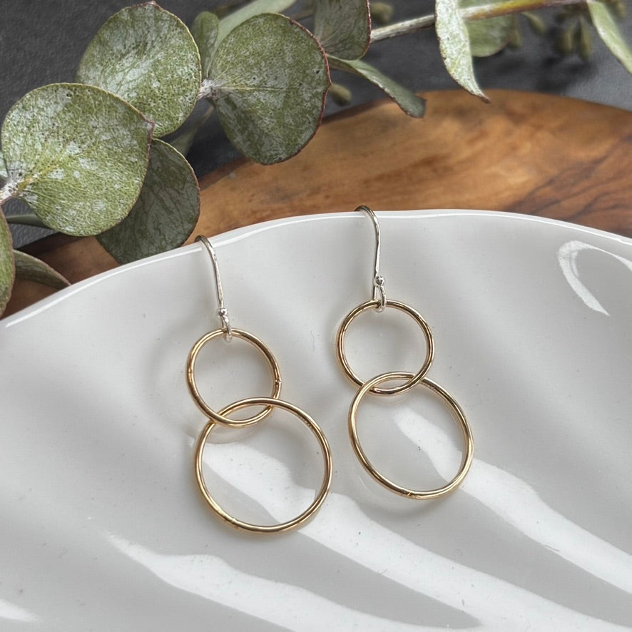 Interlocking 14k Gold Circles Earrings