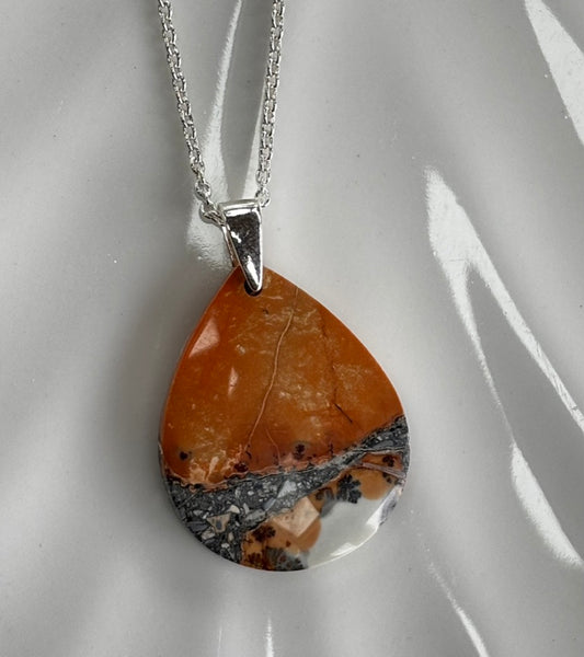 Maligano Pendant Necklace