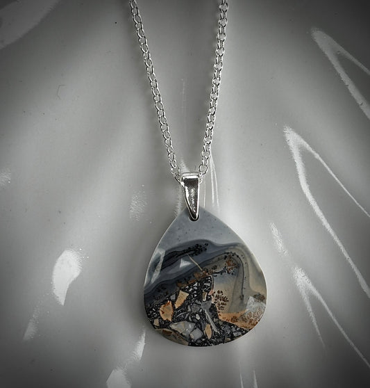 Maligano Pendant Necklace