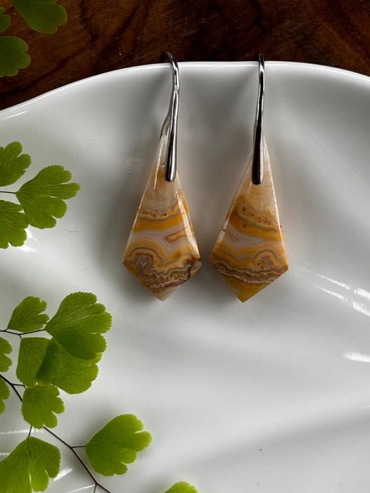 Small Crazy Lace Agate Kite Earrings