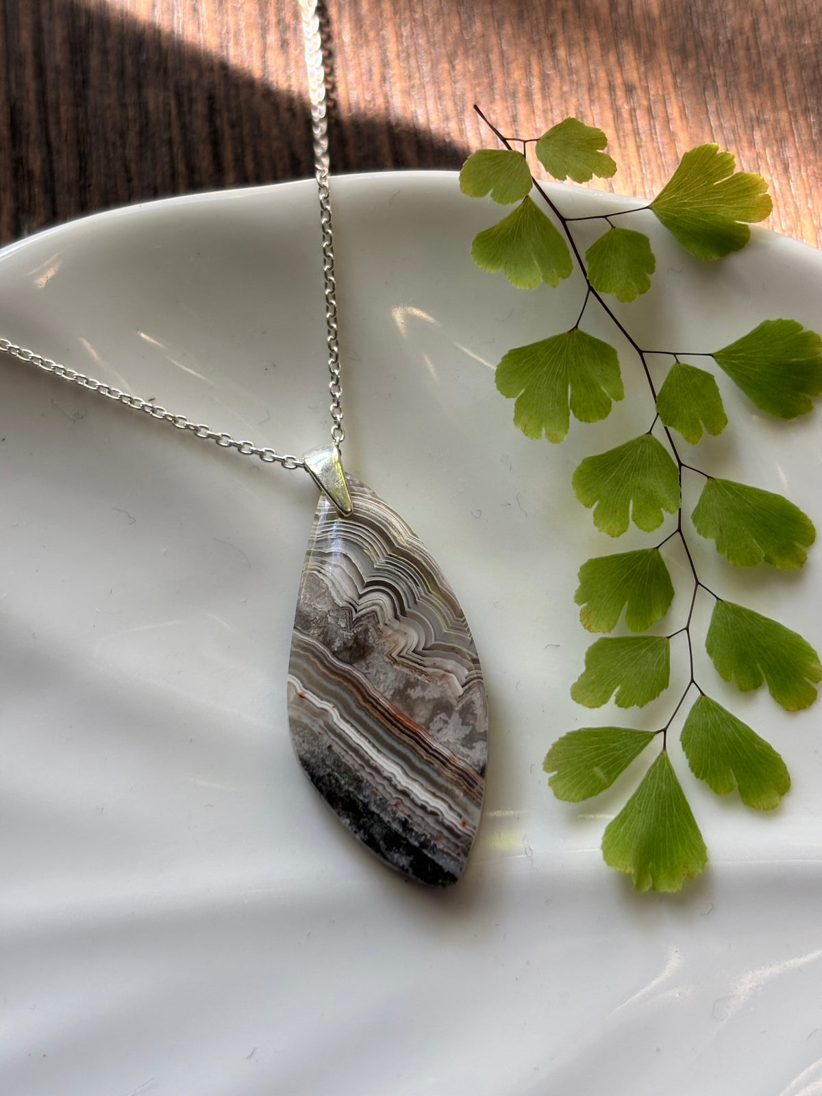Silver Drift Lace Agate Leaf Necklace