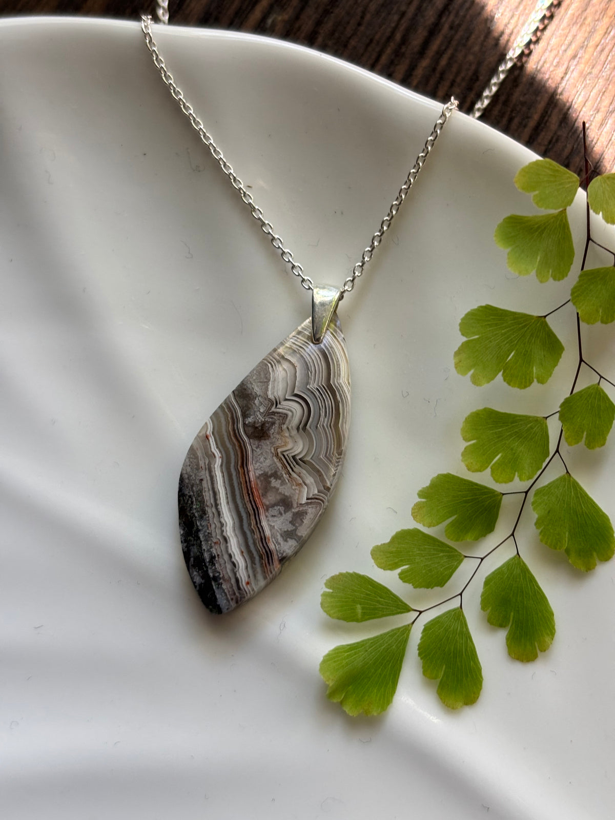 Silver Drift Lace Agate Leaf Necklace